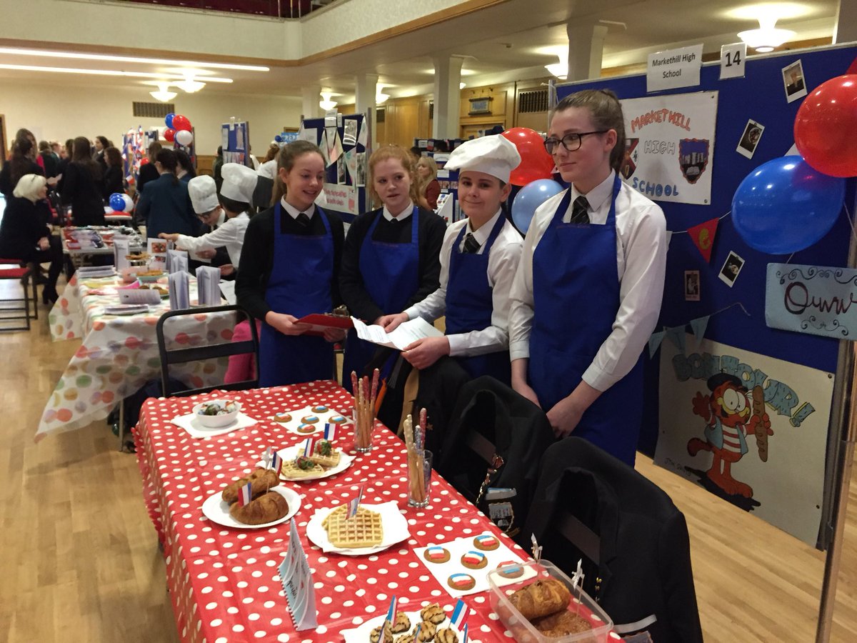MarkethillMFL's tweet photo. Had a superb day at the Francofest at QUB with these fantastic four Year ten pupils! #nicilt #francofest18 #havingfunlearninglanguages https://t.co/WHndemCTKy