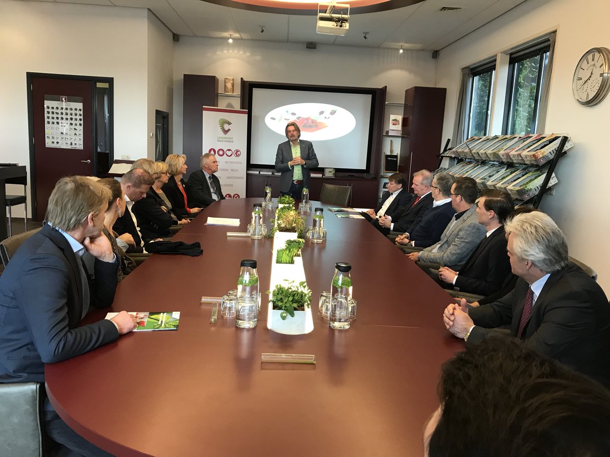 mauricewubben's tweet photo. Bij 3 deftige bedrijven op gezonde bustour geweest met vertegenwoodigers van politiek, bedrijfsleven &amp; @GreenportWIn ; mooi programma met inhoud door @Annekevandekamp van @RijkZwaan, @rjpbaan van @koppertcress en @everthamblok van @Koppert 👌 https://t.co/kQ8bpVKk5s