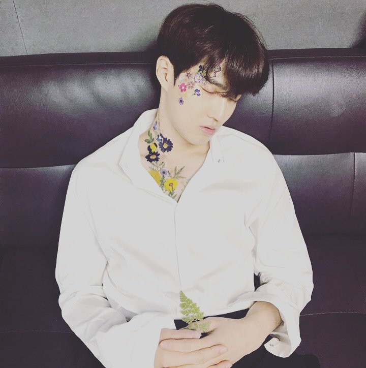 snowflake_boy's tweet photo. 준면아ㅠㅠㅠㅠㅠ....ㅠㅠㅠㅠ 진짜 네이처부터 어제 공연까지 힘들어보이고 아파보여서 걱정되고 속상하고 맘아팠는데 프엑보고 눈물 펑펑ㅠㅠㅠㅠ 우리 준면이 언제쉬지ㅠㅜㅠㅠㅠㅠ... 데려다가 온수매트 위에 눕히고 산해진미 떠먹여 준 다음 푹 재워주고싶어요ㅠㅠㅠㅠ

https://t.co/ALvm3PG3gY https://t.co/VR2SfR2fNa