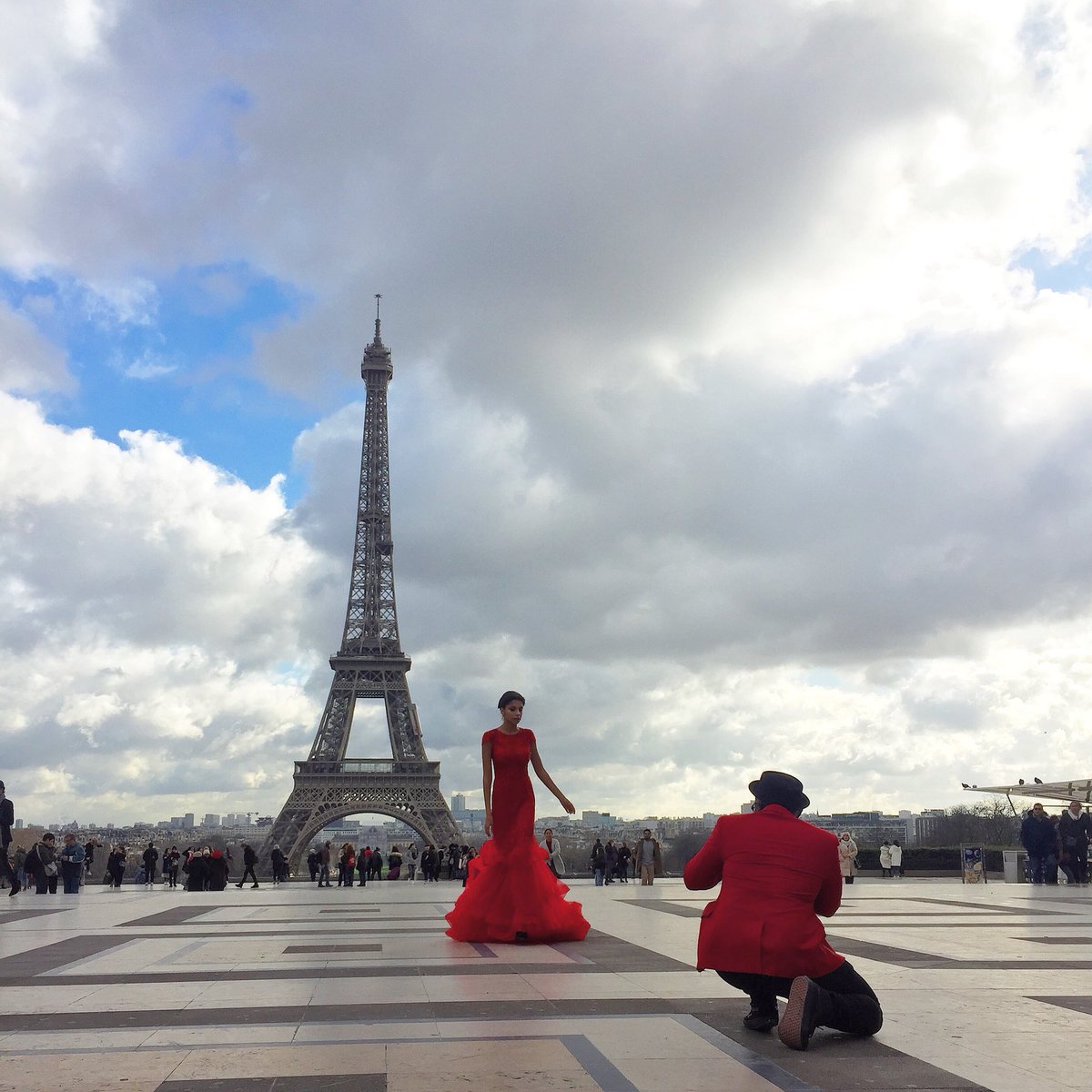 Michael__Da's tweet photo. New Week! New Mission!  

#fashionphotographer #fashion #paris #eiffeltower #toureiffel #eiffel #reddress #stylish #lifestyle #editorialphotography #bts #behindthescenes #brideandgrom #parislove #red #parisphotographer #parismodel #beautiful #love https://t.co/MabdSmArQX