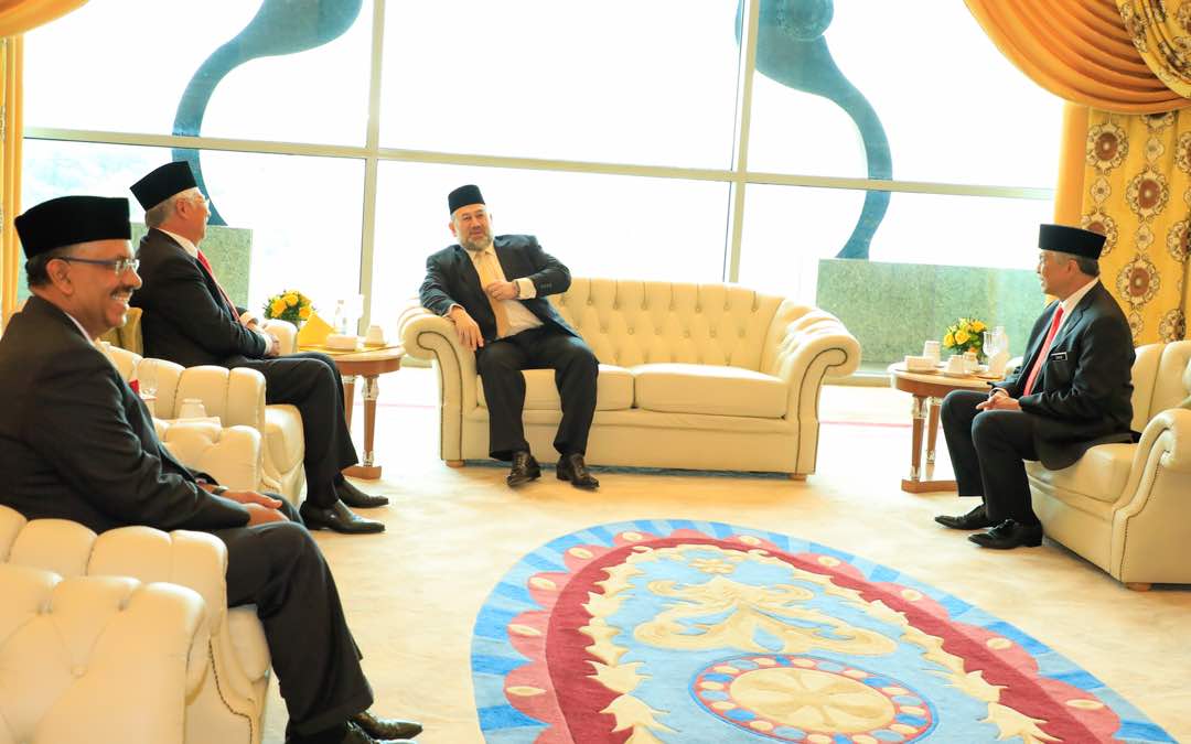 DrZahidHamidi's tweet photo. Lawatan KDYMM SPB Yang Di-Pertuan Agong ke Jabatan Perdana Menteri di Bangunan Perdana Putra, Putrajaya. Daulat Tuanku. https://t.co/v54paV1ykk