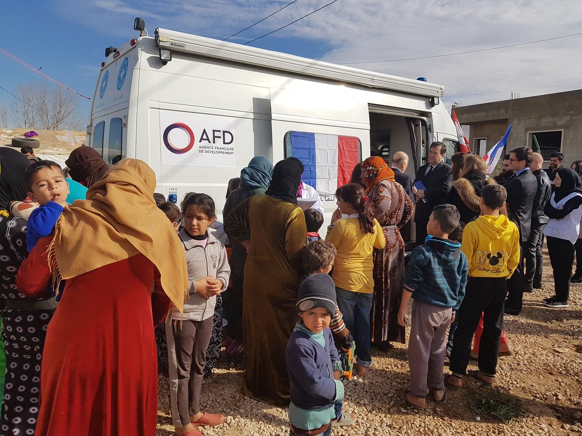 AmbaFranceLiban's tweet photo. La France s'est engagée au Sommet humanitaire mondial à renforcer les acteurs locaux, d'où la pertinence de travailler avec des ONG comme @AmelNGO et #Arcenciel. Après le succès d'une 1ère phase de projets, l'AFD poursuit son engagement avec le lancement d'une 2nde phase https://t.co/tW4QRBGHSI