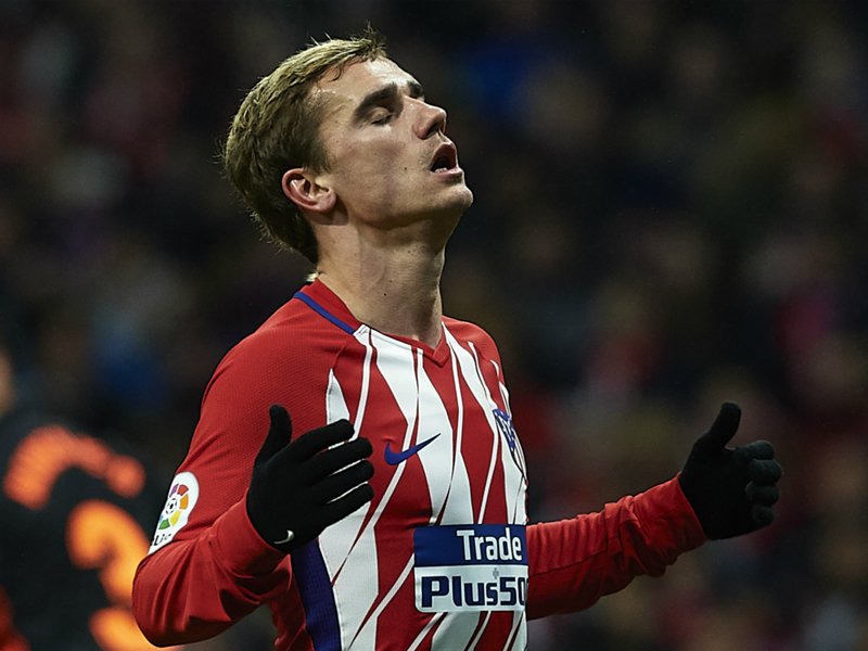 ValenciaFCNews's tweet photo. #ValenciaCF Barcelona &amp; Man Utd-linked Griezmann clashes with Atletico f.. #CheNord #VCF https://t.co/erk1PwCFFw https://t.co/kaGyfIDJM5