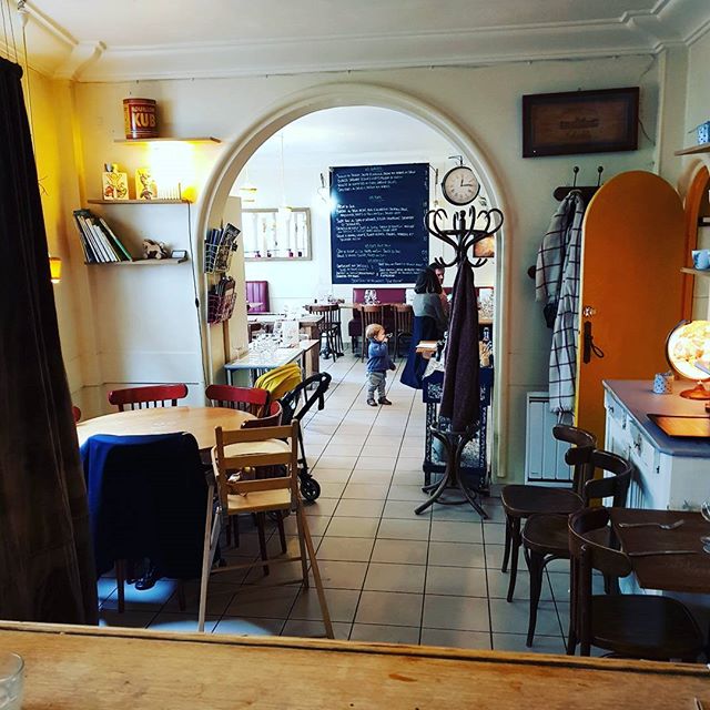 lePicotin's tweet photo. Devinez qui s'occupe de la mise en place, nouveau #chefdesalle ;) #resto #table12 #lunch #pereEtfille #paris https://t.co/Bql5UfRSLM