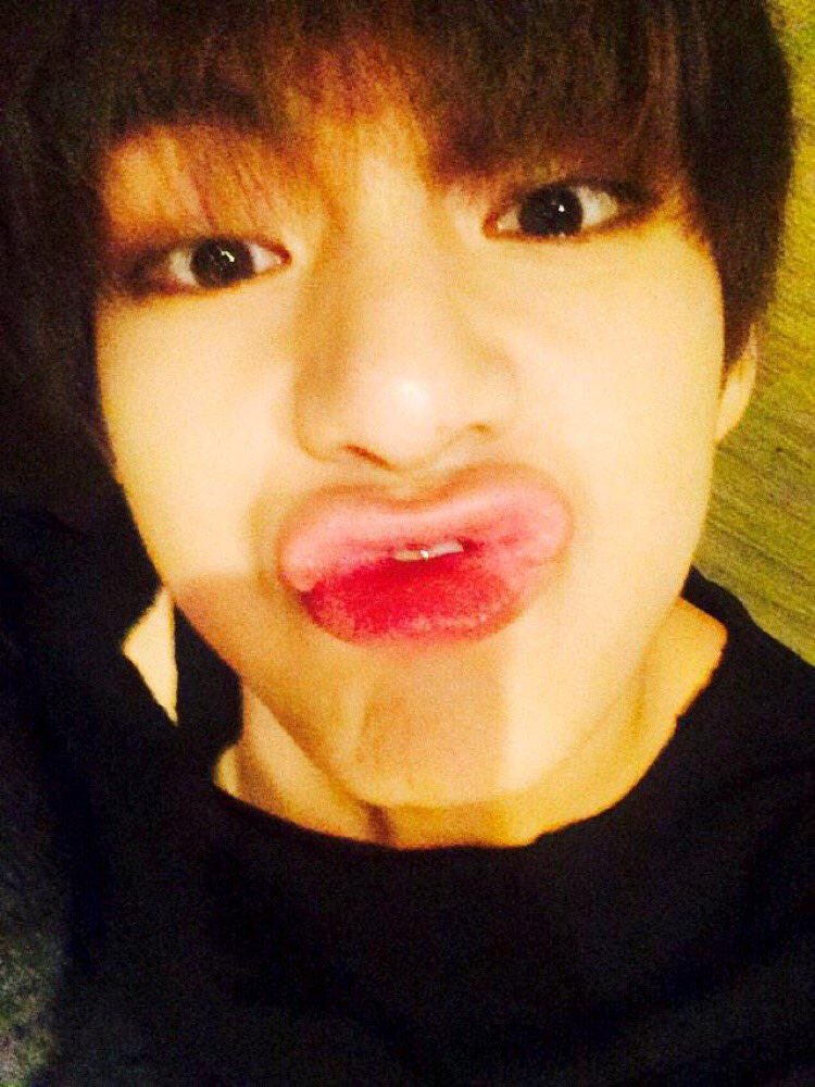 kpoplover_bts_'s tweet photo. この四次元さんが世界１なのはなぜ？

かっこいいから💜🧡

共感 ← いいね
テテペン ← RT

#ARMYと繋がりたい 
#armyいいねしてくれた人全員フォロー 
#ARMYさんRTしてくれたらフォローする 
#ARMYさんと猛烈に絡みたい https://t.co/mEx2Q2SwHu
