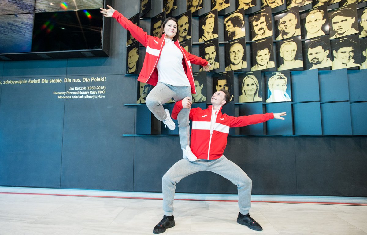 LubieTuByc's tweet photo. Nasi olimpijczycy @Natalia_Maksym po ślubowaniu :) @PKOL_pl #PyeongChang2018 #sportWKP #news @torunpl @SPORTwTVP3 @MSiT_GOV_PL @pyeongchang2018 fot #PSkraba https://t.co/IltvrDosb0