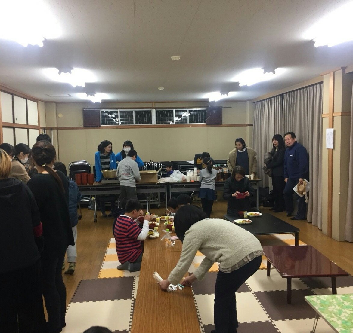 oitborarin's tweet image. 1月27日(土)に高殿こども食堂あのねさんのお手伝いをさせて頂きました！
食事前の準備や配膳のお手伝いをしたり、子供たちと遊んだりととても楽しかったです。