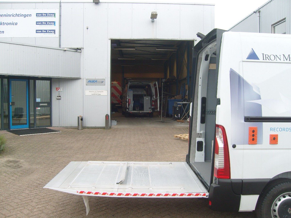 Aan het einde van uw leasetermijn wordt de laadklep er weer onder uitgehaald en wordt deze overgezet op uw nieuwe #bedrijfswagen, hierdoor behoudt deze gewoon zijn restwaarde én hoeft u niet te investeren in een laadklep. Beschikbaar voor de #Movano/Master. 2/2