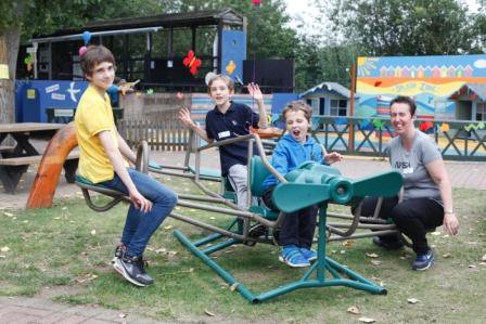 We're doing a big shout out to Amanda Wathen <a href="/Ljaw75/">amanda wathen</a> who is running the <a href="/LondonMarathon/">TCS London Marathon</a> for SWAN UK! Please help spur Amanda on and donate through @VMGiving: ow.ly/RRzD30iaw5M. Interested in doing something similar for SWAN UK? Email us: fundraising@undiagnosed.org.uk