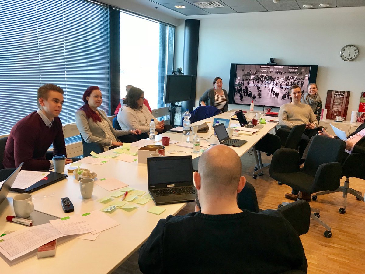 MiiaHelio's tweet photo. ”Mä rupeen ennemmin twerkkaamaan kuin twiittaamaan” Mies 50 v aamulla Ikanon some-seminaarissa! #ikanobank #workingtogether https://t.co/D9yGUEeJvd