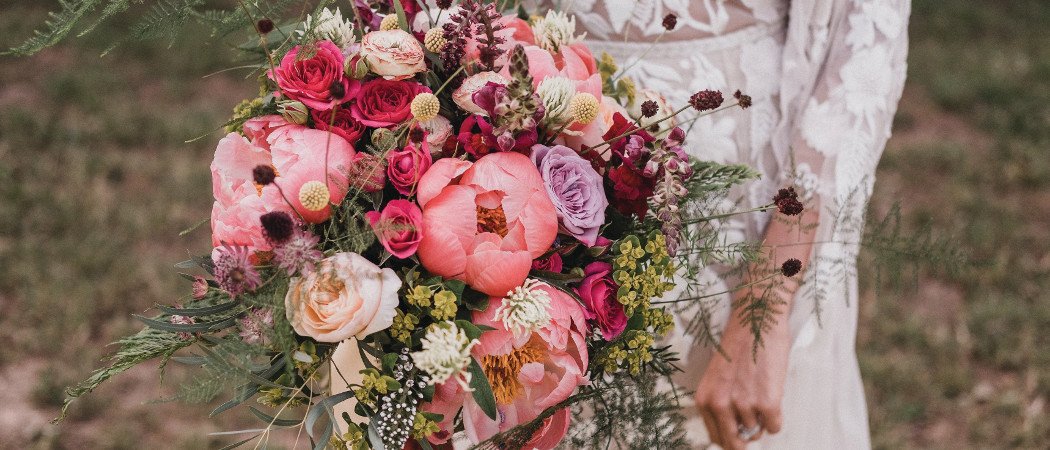 The biggest #wedding flower trends for 2018: ow.ly/ahzz30icrSE