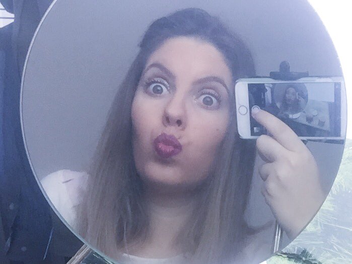 PatiYohn's tweet photo. No dejes de brillar ✨ sólo porque a algunos les moleste la luz 💡 
.
.
#followme #like4like #liker #likes #l4l #likes4likes #photooftheday #love #likeforlike #likesforlikes #liketeam #likeback #likebackteam #instagood #likeall #likealways #labial #mac #liking #selfie https://t.co/hrZbNpSDpv