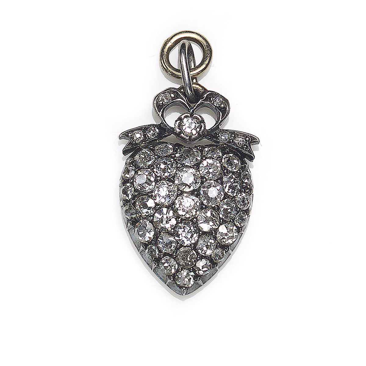 Valentine’s Day is just around the corner...
What could be more perfect that this breathtaking Victorian diamond-set heart pendant? 
Old cut diamonds set in silver on yellow gold ❤️
richardogden.com/jewellery/item…
