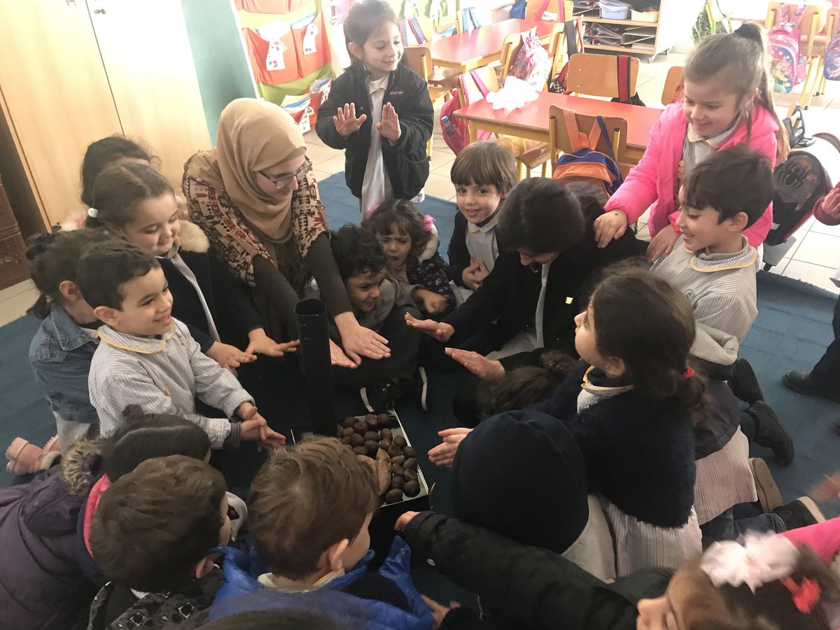 SafaAshbah's tweet photo. Have you ever met a winter without Chestnuts and Yam!!π°π° #KGIIβDβ#Eating#WinterSpirit @DawhaHighSchool https://t.co/BYwyYpFgYq