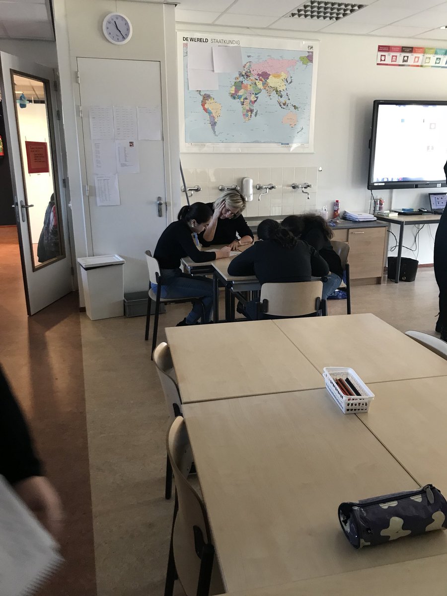 crevits's tweet image. Lezen bij de buren : bezoek school ‘t Palet @gem_Eindhoven In 10 jaar van zwakke tot excellente school. Samen lezen op school, thuis &amp;amp; in de buurt.