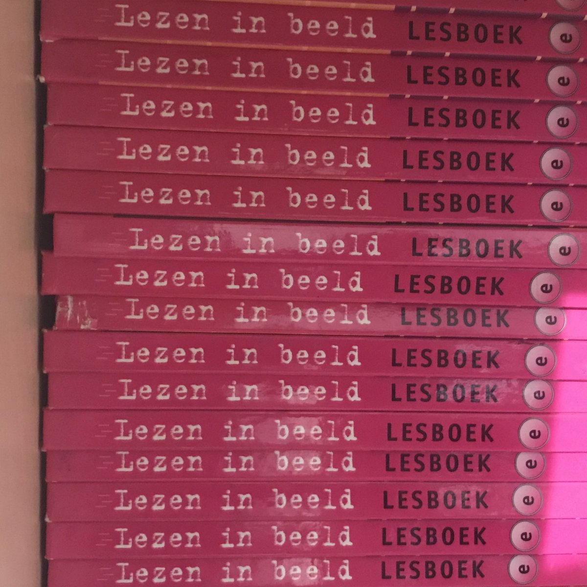 crevits's tweet image. Lezen bij de buren : bezoek school ‘t Palet @gem_Eindhoven In 10 jaar van zwakke tot excellente school. Samen lezen op school, thuis &amp;amp; in de buurt.