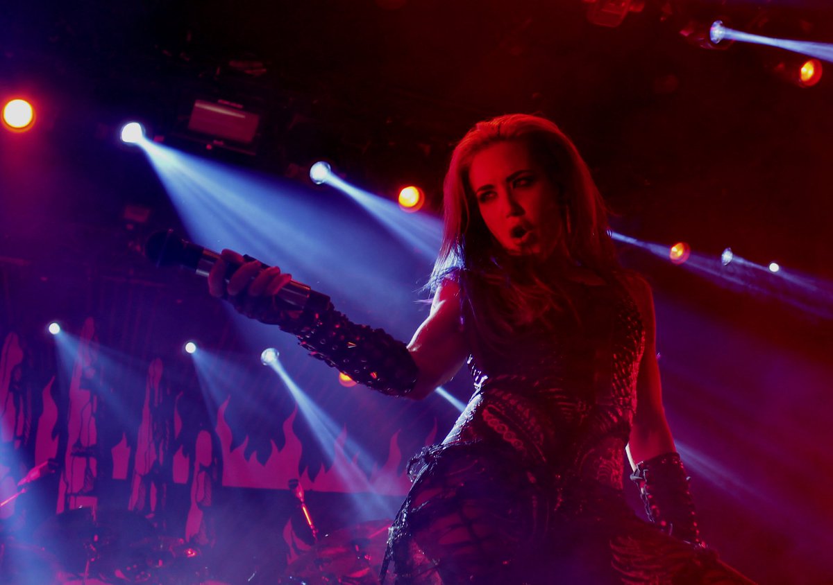 MyToucheBlog's tweet photo. Killer show in #Gothenburg 🤘🏻🇸🇪 Killer shot by Péter Tepliczky/MyTouche Blog 📷 @archenemymetal @AWhiteGluz #ArchEnemy #AlissaWhiteGluz #beastlings #queenbeastofmetal #doylissa #Sweden #photography #MyToucheBlog https://t.co/jotO5X5IK2
