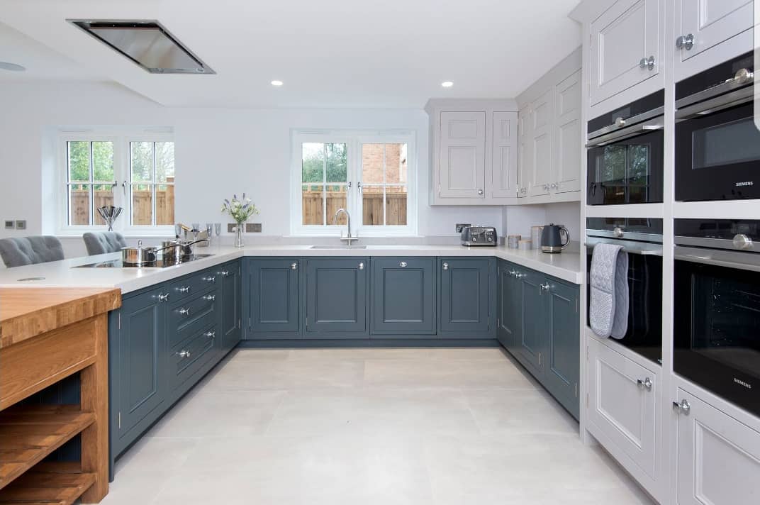 FWorktops's tweet photo. Beautiful kitchen designed by @WedgewoodHomes we love seeing the final outcome of kitchens we supply worktops for especially seeing new trends. This has 60mm Lagoon Suede #silestone tops 👌 #interiordesign #quartzkitchens #kitchendesign #worktops #southeastengland https://t.co/wg2q58p3Pn