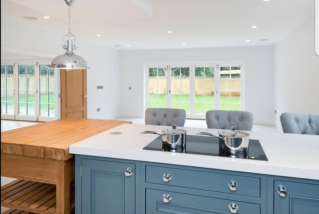 FWorktops's tweet photo. Beautiful kitchen designed by @WedgewoodHomes we love seeing the final outcome of kitchens we supply worktops for especially seeing new trends. This has 60mm Lagoon Suede #silestone tops 👌 #interiordesign #quartzkitchens #kitchendesign #worktops #southeastengland https://t.co/wg2q58p3Pn
