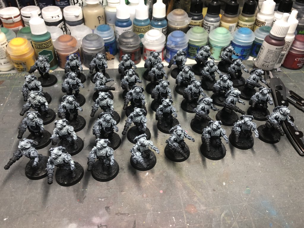 rdilgart's tweet image. Hobby progress. Finished the bases, primed and did the first stage of color towards white.