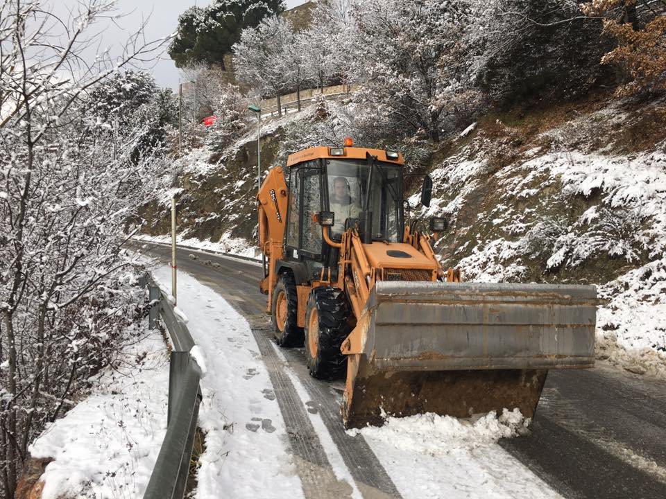 RadioSeu's tweet photo. Centres educatius tancats i part del transport escolar suspès al #Pirineu a causa de la nevada. #AltUrgell #laSeu https://t.co/ucii7OIVAi