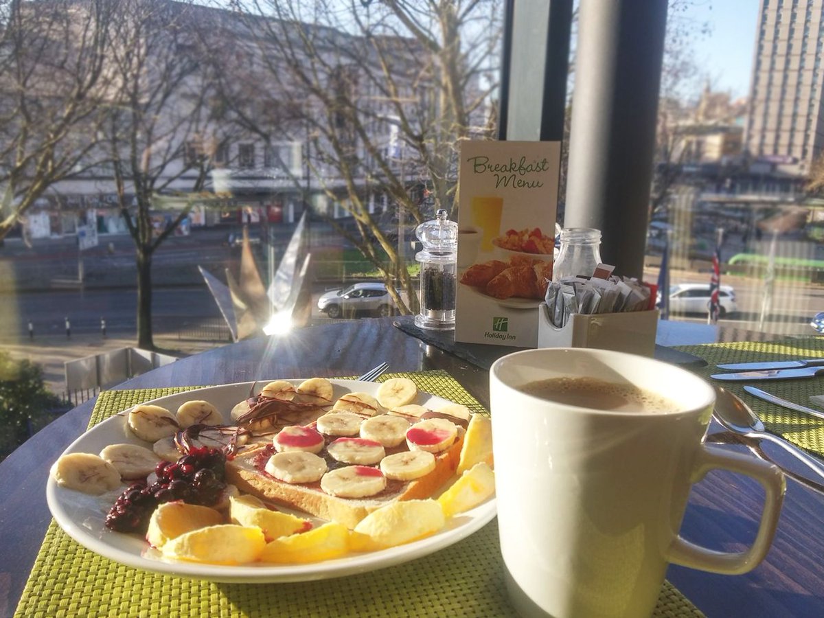 HI_BRSCC's tweet photo. |B R E A K F A S T| Good morning and happy Monday!
We wanted to match this lovely sunny day with a colorful and healthy breakfast 🌞 Try to swap pastries for fruits, this will boost your energy and help you to feel full and satisfied 👌 
🍌🍊🍓
|#breakfast #morning #bristol| https://t.co/D0CDzdhIUh