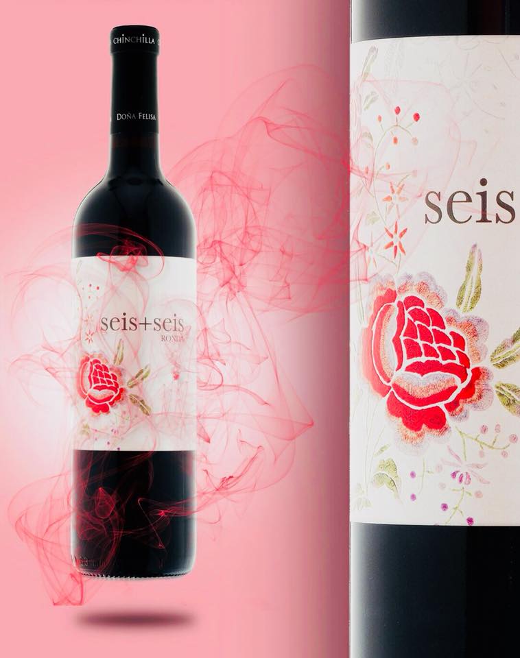 Bedrinks's tweet photo. Desde la D.O. Sierra de Málaga, Bodegas Doña Felisa nos traen dos vinos que darán mucho que hablar. Un tinto Seis + Seis elaborado con tempranillo y syrah y un blanco Cloe elaborado 100% con chardonnay. #Bedrinks #BeWine https://t.co/RVjIEWQMJK
