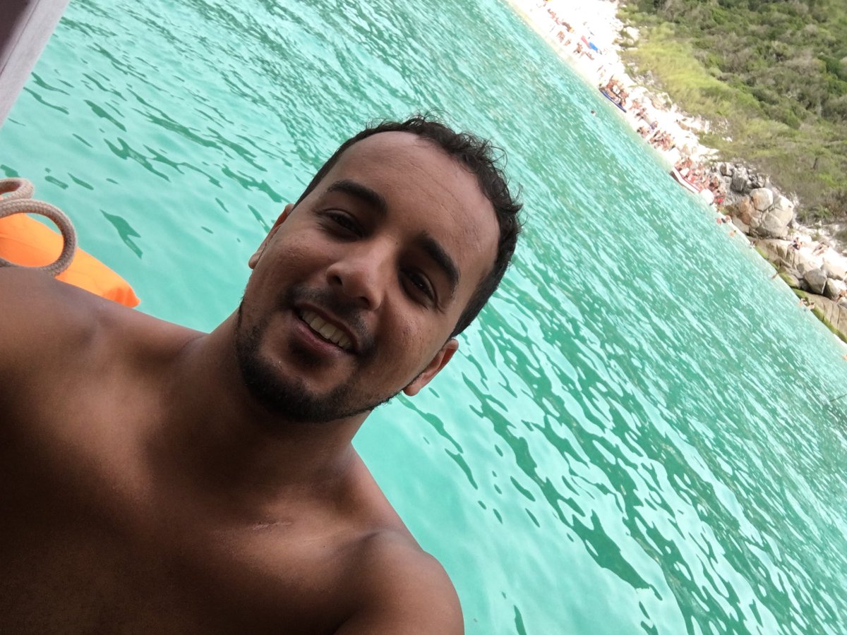 vinnysouzar's tweet photo. Ontem o dia foi pra relaxar 🏖 #arraialdocabo #errejota #prainhas https://t.co/XFerNamnD5