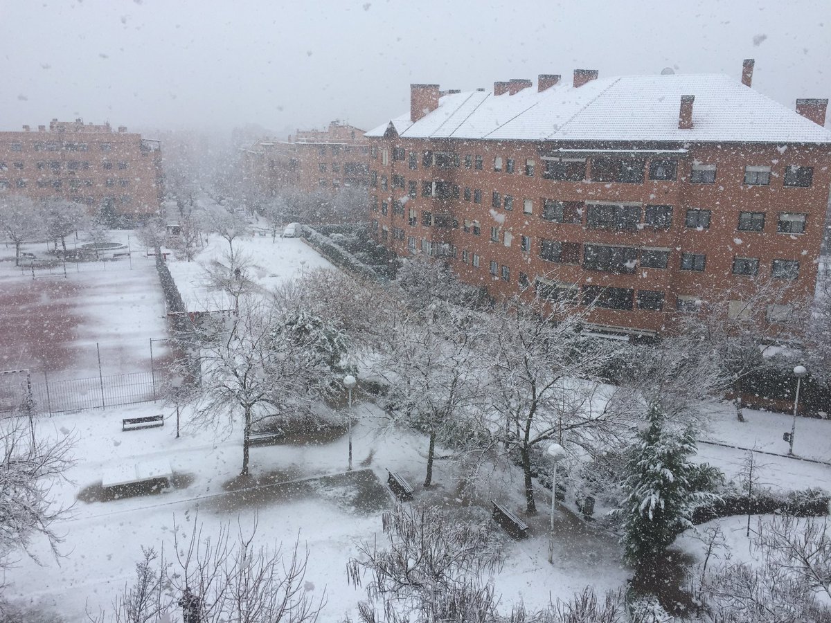 ajcervema's tweet photo. #nieve #cuaja #Alcobendas #Madrid @HimarGonzalez @tiempobrasero #quebonito https://t.co/8FQkt9ibYG