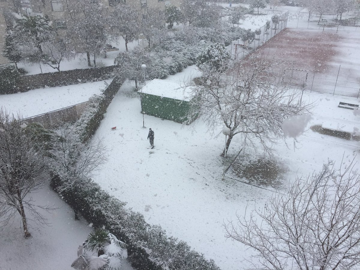 ajcervema's tweet photo. #nieve #cuaja #Alcobendas #Madrid @HimarGonzalez @tiempobrasero #quebonito https://t.co/8FQkt9ibYG