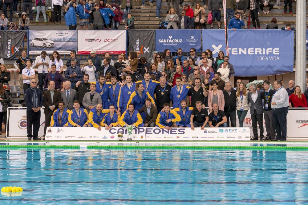 H_Deportiva's tweet photo. WATERPOLO - Copa del Rey 2018: Llegó en Tenerife la 14ª Copa para el Atlétic Barceloneta, la sexta consecutiva https://t.co/96CIH21PKe https://t.co/hlYHWunAJ3