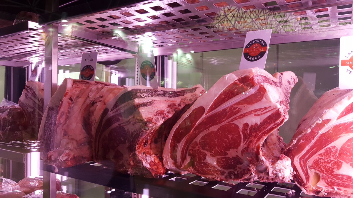 PorteEstop's tweet photo. Avui visitem #Imeat a #Cornellà.
Una fira per a carnisseries i botigues gastronomiques.
Molt interessant. https://t.co/3L7MrbxjbK