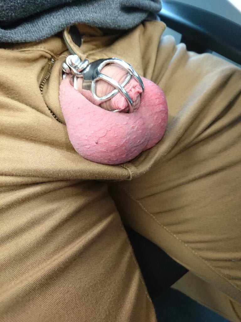 IgelReh's tweet photo. Locked at work and horny as a Teenager #maledenial #chastity #orgasmcontroll https://t.co/rzbia50U6g