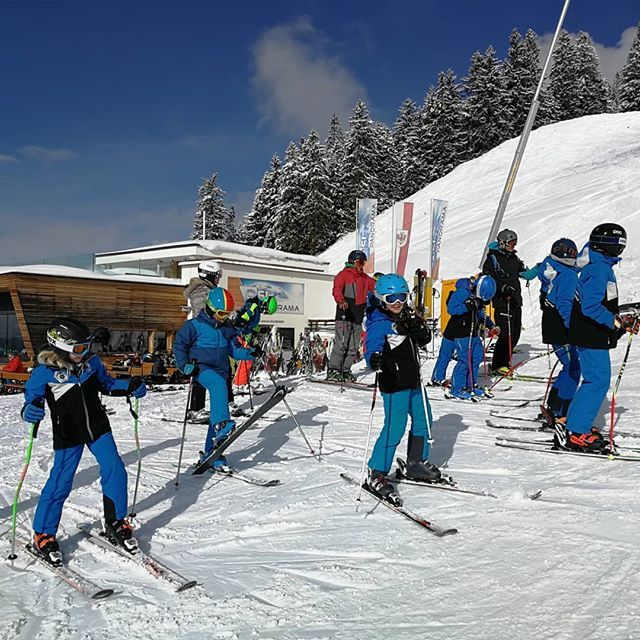 ACHoehenfried's tweet photo. Training Zwischenzeit am @oslpanorama. 🌞 Sonntag
#ACHoehenfried #teamgeist #skifahren #funpark #skiwelt #westendorf #oslpanorama https://t.co/EnYqb3H1l9 https://t.co/XBR3mnUNd9