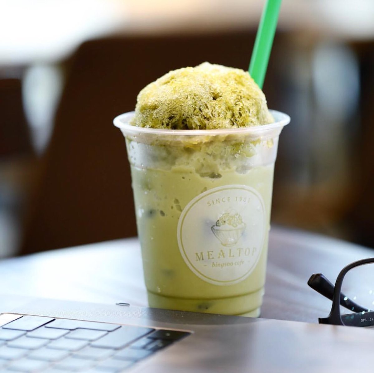 MealTop's tweet photo. Let your creative juices flow with our Green Tea Latte! 🙃 https://t.co/m64HAbmPDL