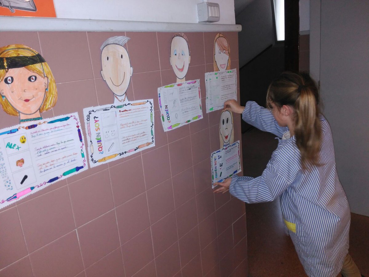 maristesbdn's tweet photo. Los alumnos de tercero trabajan el texto descriptivo a través de su propia descripción! #comosoyyo #maristeschampagnat https://t.co/Kqfhn2abvz
