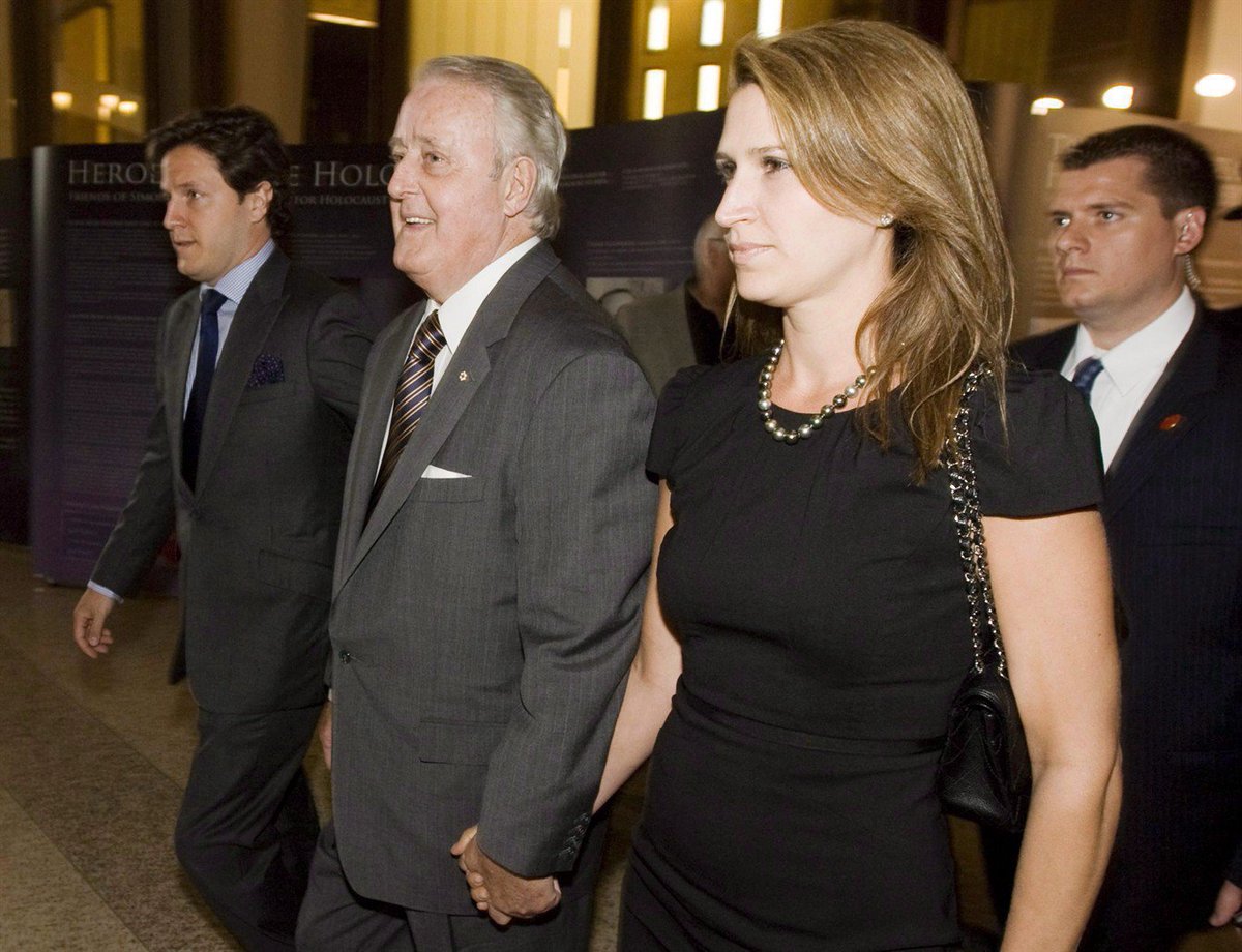 Caroline Mulroney, lawyer and daughter of former PM, joins PC leadership race: bit.ly/2GQMUjp https://t.co/LE6qYnUgPr