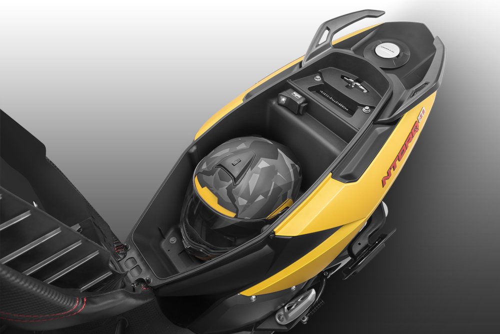 motomadras's tweet photo. Other features of @TVSNTORQ include 12-inch diamond cut alloy wheels, 220 mm front disc brake, fully digital instrument cluster with lap timer and top speed recorder, multi display mode, telescopic suspension, engine kill switch, 22 litres underseat storage and more. https://t.co/V0ACufnZui
