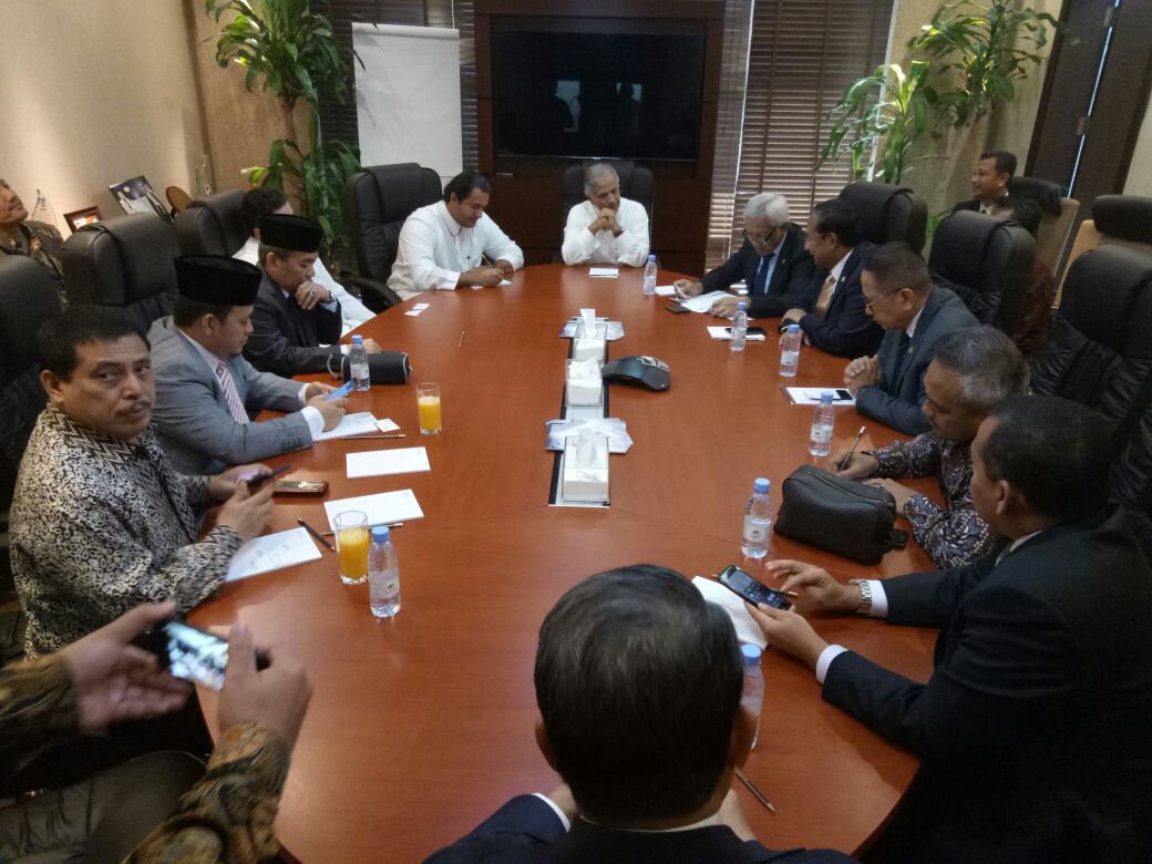 Dr_AgusHermanto's tweet photo. Wakil Ketua DPR RI Dr Agus Hermanto bersm delegasi berkunjung ke Kantor AlSharif Group Holding. Di terima oleh CEO Mr.  Al Sharif Nawwaf bin Faiz bin Abd Hakim https://t.co/NTCJ6rhCkV