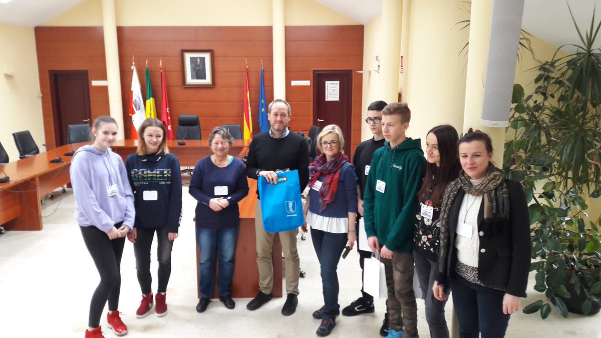 Ayto de Manzanares El Real tweet media