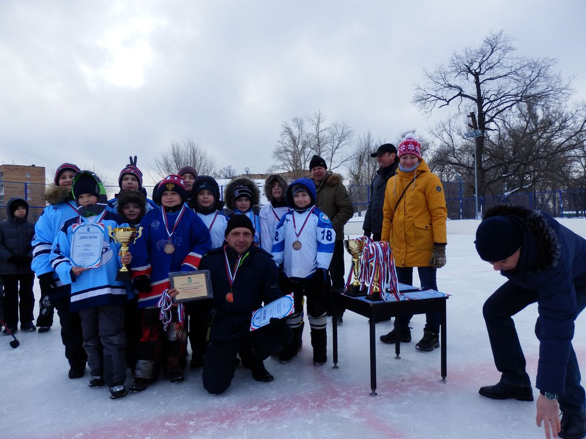 В минувшие выходные завершился городской этап турнира по хоккею среди детских команд "Золотая шайба". В возрастной группе 2005-2006 и 2007-2008гг. рождения команды клуба "Сатурн" заняли 3 место. Поздравляем ребят!