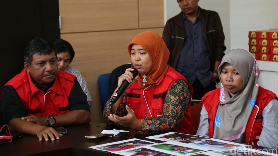 detikcom's tweet photo. Cerita Tim UGM Menuju Asmat, Sempat Menginap di Pulau Tak Berpenghuni https://t.co/cyKW905LMc https://t.co/xb0PzhJkbA