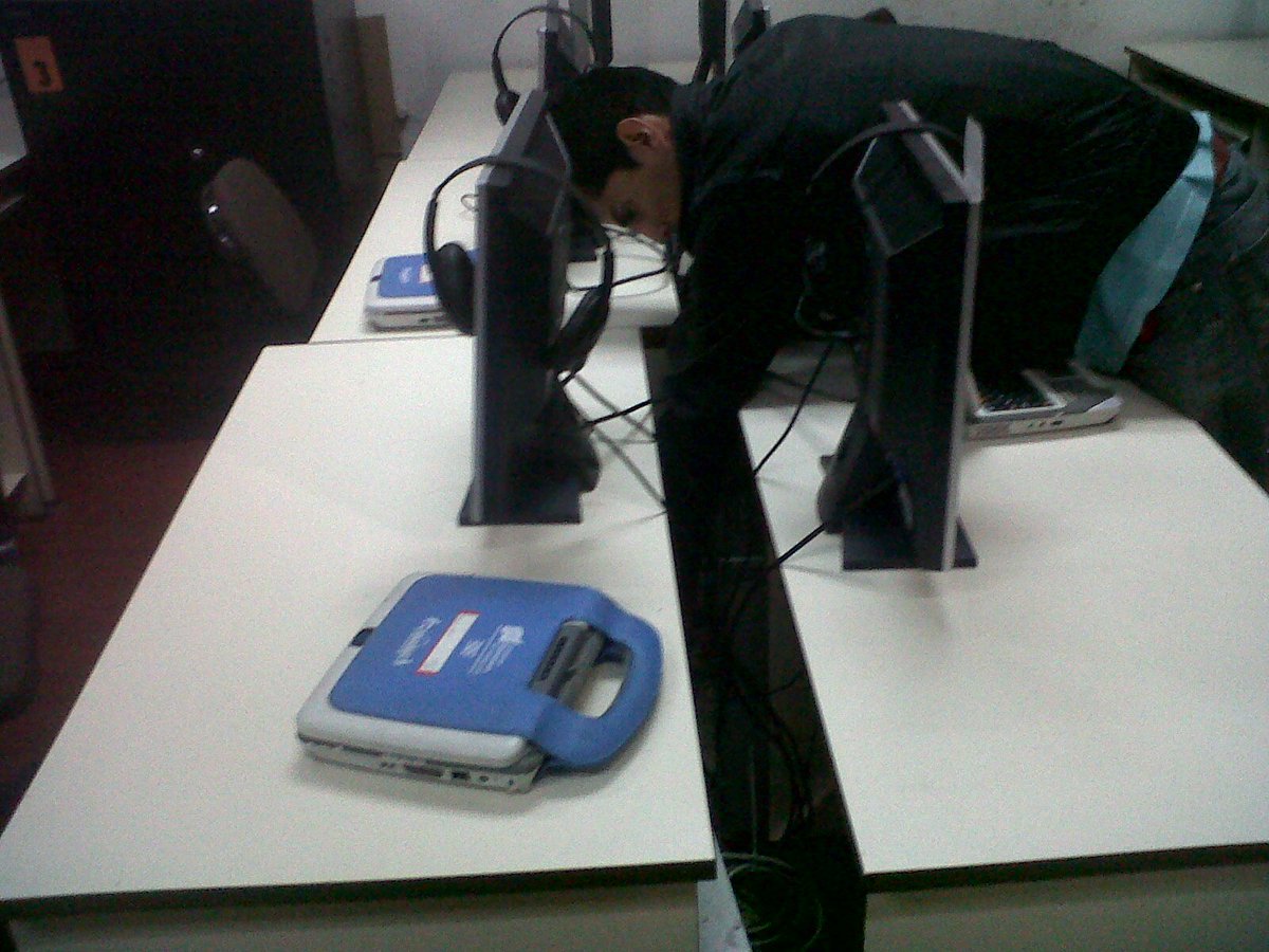 CBITSRodriguez's tweet photo. Actualización de Canaima RedSalon de la E.B Eutimio Rivas en el Cbit Simon Rodriguez @cbitcarabobo https://t.co/h2vpbOmP7J