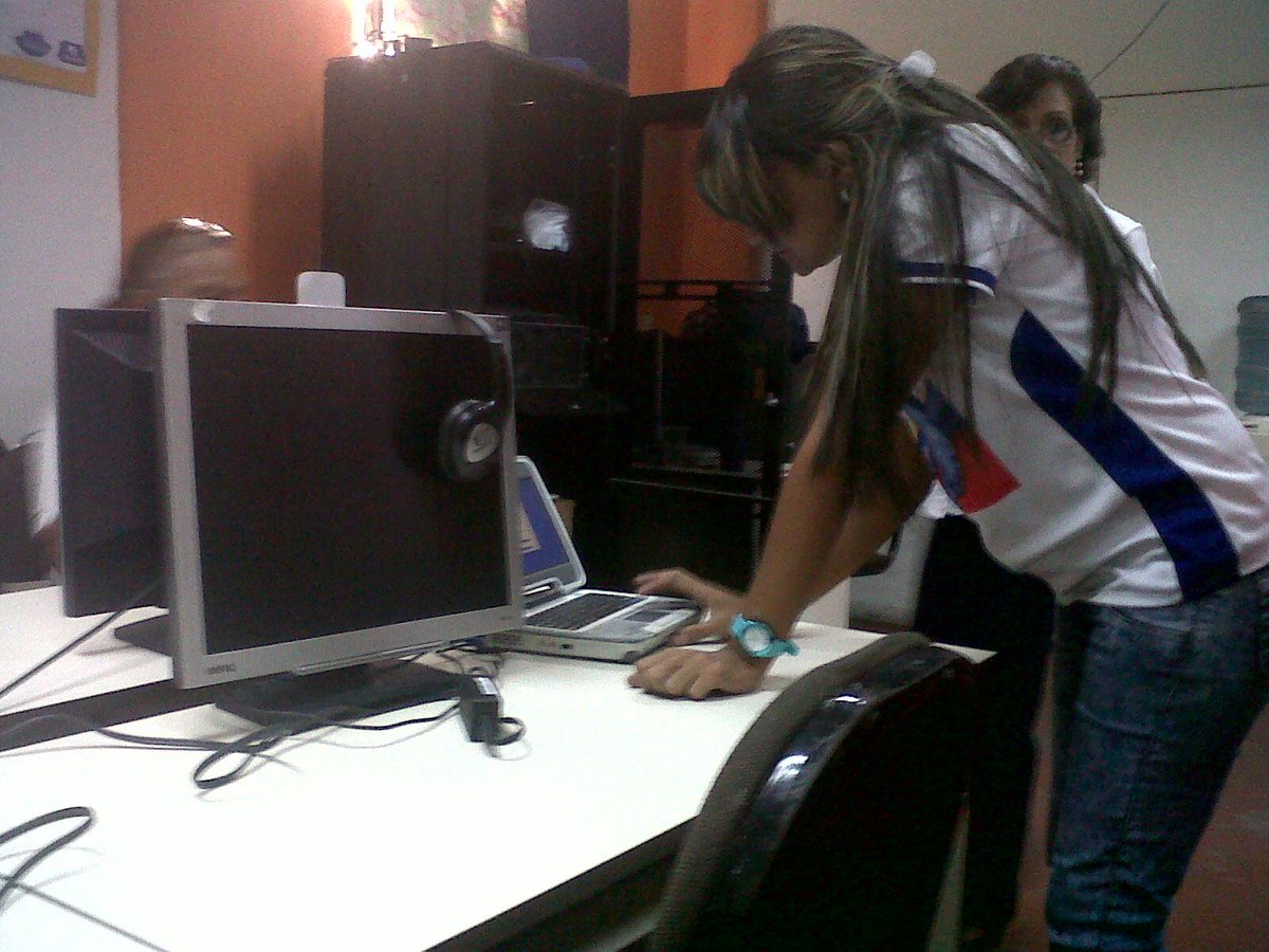 CBITSRodriguez's tweet photo. Actualización de Canaima RedSalon de la E.B Eutimio Rivas en el Cbit Simon Rodriguez @cbitcarabobo https://t.co/h2vpbOmP7J