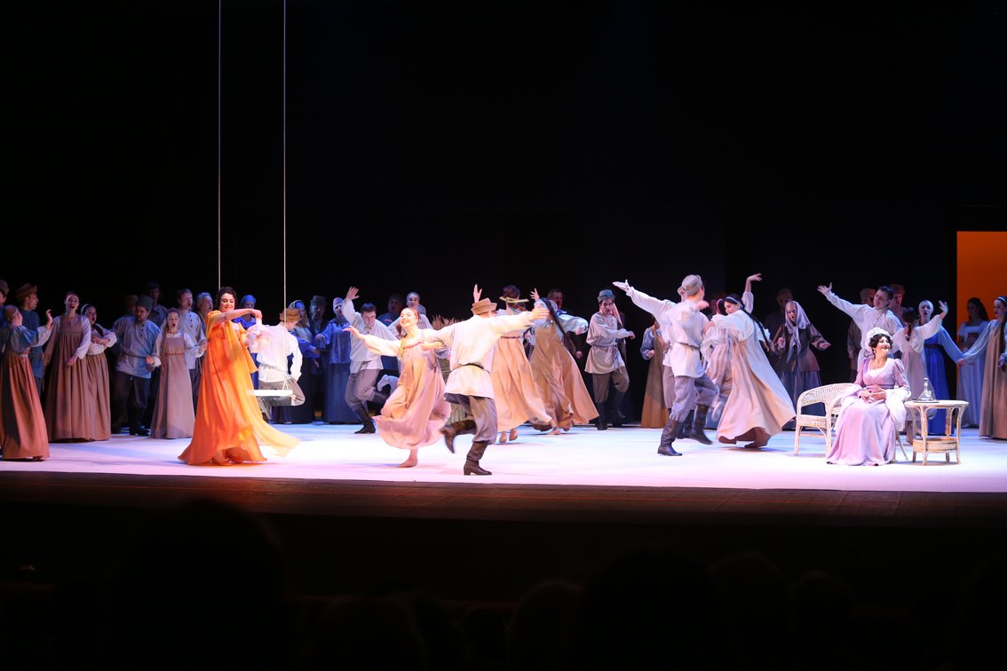 krasopera's tweet photo. Фото с премьеры "Евгения Онегина". https://t.co/bfqdwdCIH5