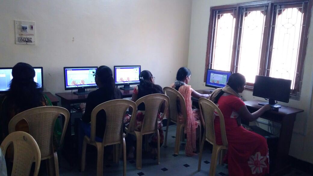 sevabharathitg's tweet photo. #Koushalam #SkillsDevelopment Bowenpally centre a joint effort by #Sevabharathi @yfs_official trains youth from slums in Computer skills #సేవాభారతి https://t.co/HVQSUtAeFf