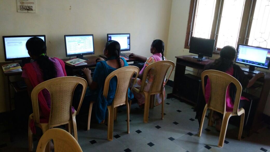 sevabharathitg's tweet photo. #Koushalam #SkillsDevelopment Bowenpally centre a joint effort by #Sevabharathi @yfs_official trains youth from slums in Computer skills #సేవాభారతి https://t.co/HVQSUtAeFf