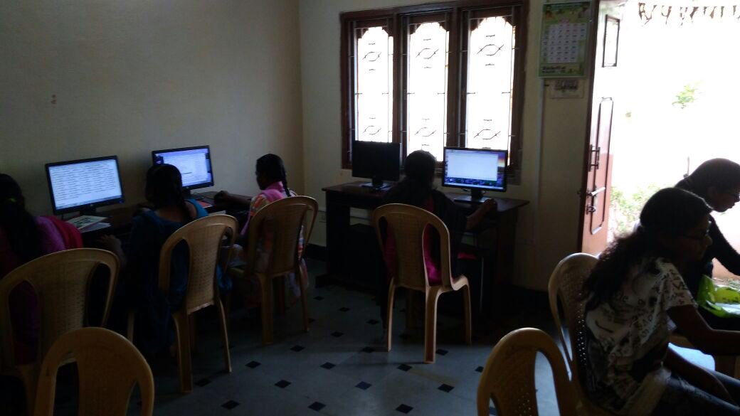 sevabharathitg's tweet photo. #Koushalam #SkillsDevelopment Bowenpally centre a joint effort by #Sevabharathi @yfs_official trains youth from slums in Computer skills #సేవాభారతి https://t.co/HVQSUtAeFf