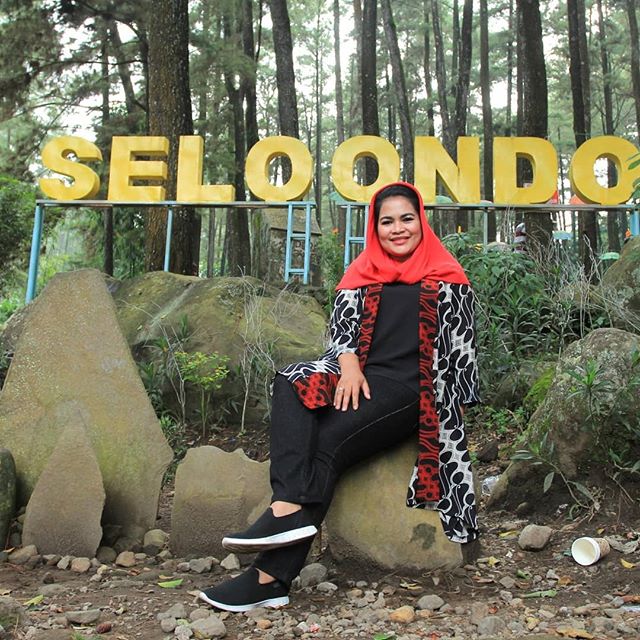 FOLLOW instagram.com/pdipjatim -  Mba <a href="/puti_soekarno/">Puti Guntur Soekarno</a> berdiskusi dengan masyarakat dan Kelompok Sadar Wisata (Pokdarwis) yang mengelola hutan-sungai Selondo sebagai alternatif tujuan wisata di Kabupaten Ngawi. . . Sektor pariwisata sebagai bagian dari… dlvr.it/QF58zj