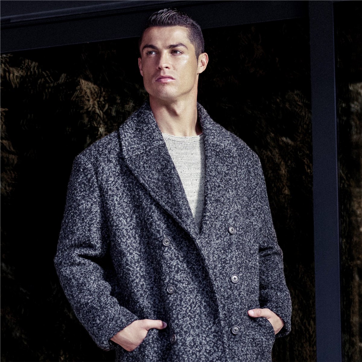 Cr7Footwear's tweet photo. 33 with style! Looking good @Cristiano 👌🏼🎉👏🏼👏🏼#hapybday https://t.co/NbeG0MvuW9